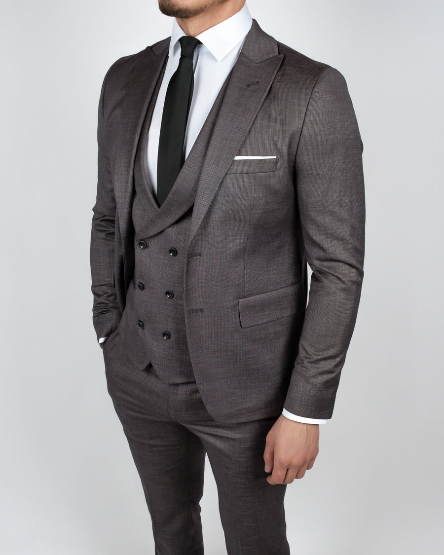 https://www.conquermenswear.com/cdn/shop/products/gray-charcoal-3-piece-suit-3_900x.jpg?v=1593563318